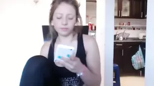 Милая стерва Valeryandconyxx общается во фри