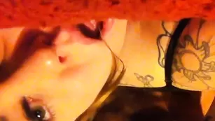 Знойная курва Brittenybaby любит сосать хуй