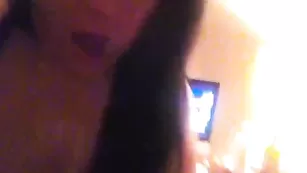 Цыпочка Brittenybaby делает сочный минет