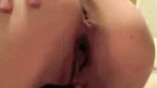 Школьница MissMargot ебется в пизду