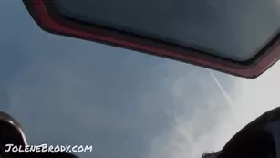 Краля с тату JoleneBrody дрочит пизду в ванной