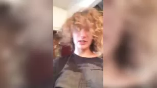 Кудряшка Lakota теребит сосочки