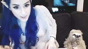Известная модель kati3kat мастурбирует вибратором