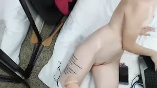 Стильная малышка Arabella_fae сосет страпон