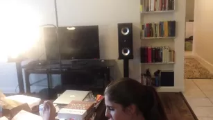 Шальная дама Myalennon отсасывает хуй