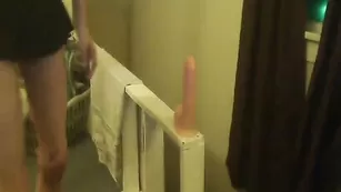 Худая давалка Ateen4fun растягивает вагину