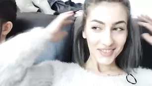 Красивая деваха Sexycouple2116 сует палец в киску