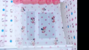 Милая краля nickie_sweet снимает трусики и дрочит пизду