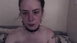 Пылкая шмара Abyssmalvoid ласкает пизду