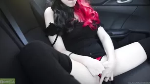 Похотливая сучка LanaRain раздевается в общественных местах