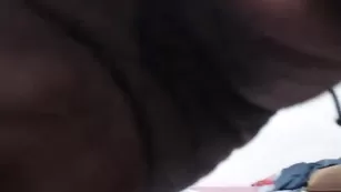 Сочная брюнетка mandingo трахается с сильным негром