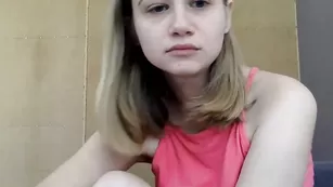 Молодая самка Sexwithlelya69 общается во фри