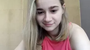 Молодая самка Sexwithlelya69 общается во фри