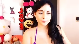 Знойная красотка dayaanna трахает очко фаллосом