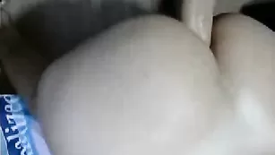 Жопастая самка ебется в очко и сосет хер