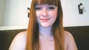Шикарная Марина трахает пизду фаллосом