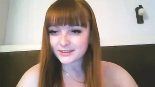 Шикарная Марина трахает пизду фаллосом