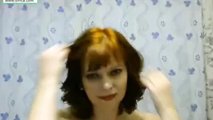 Зрелая шалава Krapivaxxx нежно теребит пизду