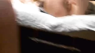 Сучка в чулочках katkittykate мастурбирует пизду