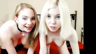 Милые лесбиянки nakedspring занимаются анальной дрочкой