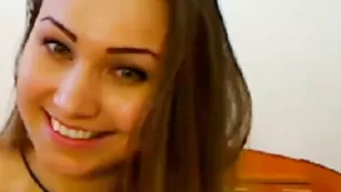 Озорная путана LilyDoll ласкает красивые сиськи