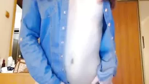 Милая куколка Camilla5144 танцует стриптиз