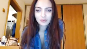 Милая куколка Camilla5144 танцует стриптиз
