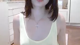 Смазливая шлюшка allla23 общается в чате