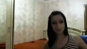 Русская стерва lenka показывает красивые сиськи