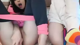 Молоденькие шлюшки дрочат пизду секс игрушками