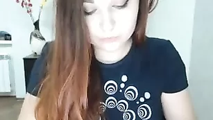 Роскошная курва SvetaDark показывает красивые сиськи