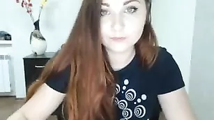 Роскошная курва SvetaDark показывает красивые сиськи