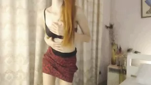 Худенькая шлюшка MsDevil вертит большой попой