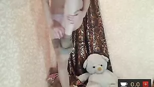 Стерва в чулках BoomGirl танцует стриптиз