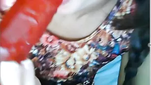 Строптивая шалава с классной жопой трахает пизду