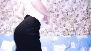 Шальная детка modeltanya развлекается с секс игрушкой