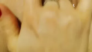 Строптивая курва monyk6969 трахает пизду секс игрушкой