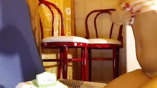 Строптивая курва monyk6969 трахает пизду секс игрушкой