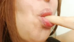 Сисястая телочка rusiantonik демонстрирует свои прелести