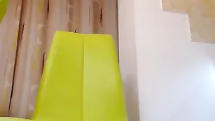 Развратная сука ellali трахает пизду секс игрушками