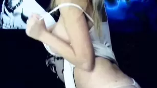 Жаркая красотка Lollie соблазняет шикарным телом