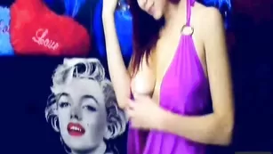 Жаркая красотка Lollie соблазняет шикарным телом