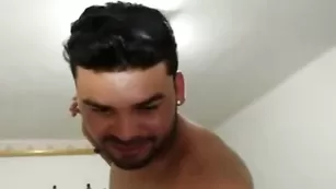 Крошка с большой задницей Natashaa_10 жестко ебется в очко