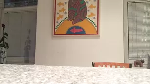 Красивая модель Fressia смачно дрочит попку