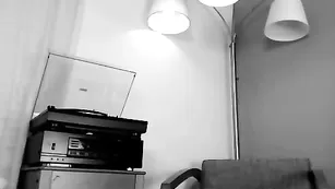 Сочная путана Audrey шлепает себя по жопе