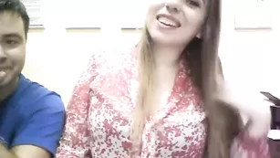 Красивая девка prosto_kisa отсасывает хуй и ебется на работе