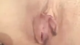 Озорная нимфа missforkiss трахает задницу