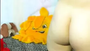 Рыжая шлюшка selenasex пальчиками трахает очко