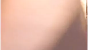 Озорная толстушка smallbeaver мастурбирует пизду