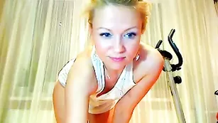 Сексуальная venecia танцует стриптиз